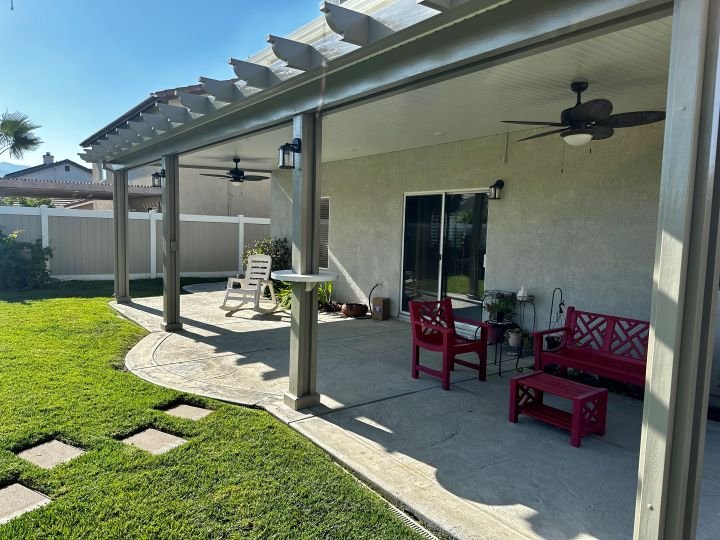 Patio cover with four posts, AlumaBase covers, and AlumaTable